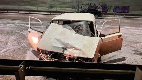 Такси попало в ДТП в Воронеже: пострадали 2 человека