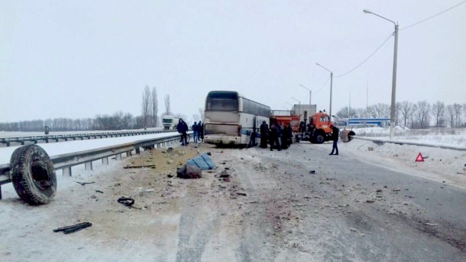 МЧС: число пострадавших в ДТП с автобусом под Воронежем выросло до 7