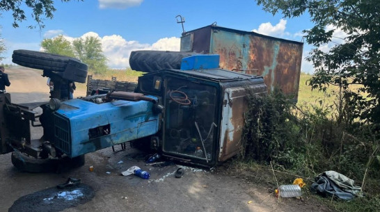 Под Воронежем 39-летний мужчина умер в опрокинувшемся тракторе