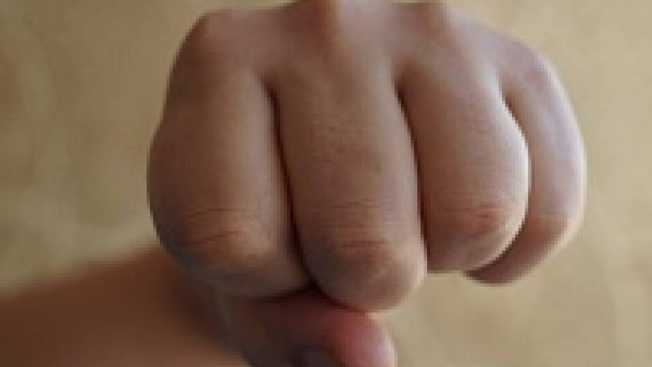 После ссоры с отцом житель Воронежа избил полицейского