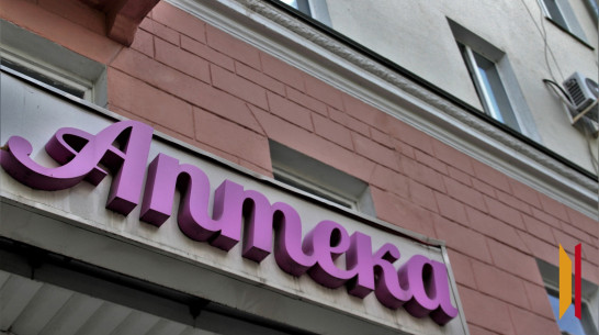 Воронежцам объяснили огромные очереди и пустые прилавки в государственной аптеке №215