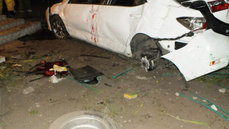 Под Воронежем Toyota вылетела с дороги на женщину с двумя детьми