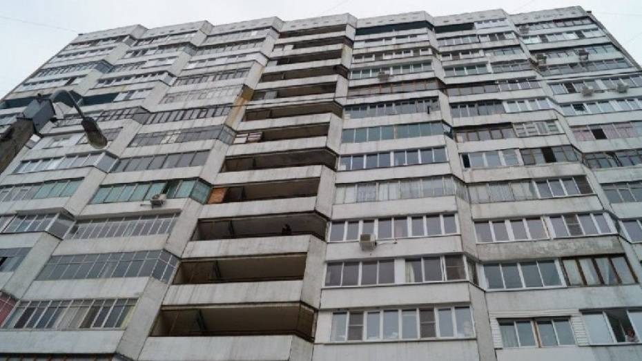 Мужчина выпал из окна 15 этажа в Коминтерновском районе Воронежа