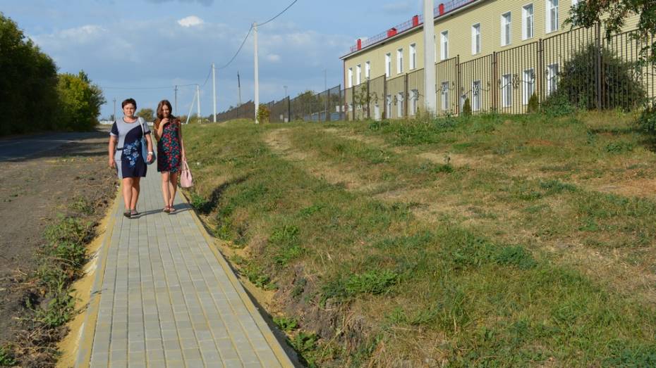 В нижнедевицком селе Верхнее Турово сделали тротуар за 2,6 млн рублей