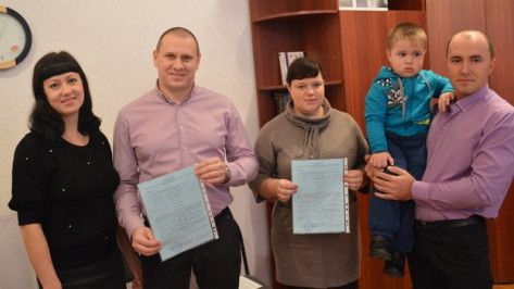 Две рамонских семьи получили сертификаты на приобретение жилья