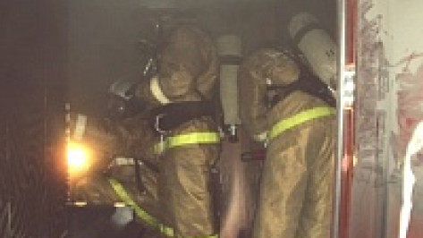 Пожарные эвакуировали 12 воронежцев