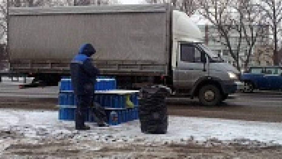 Торговец «незамерзайкой» под Воронежем пытался дать взятку сотруднице полиции