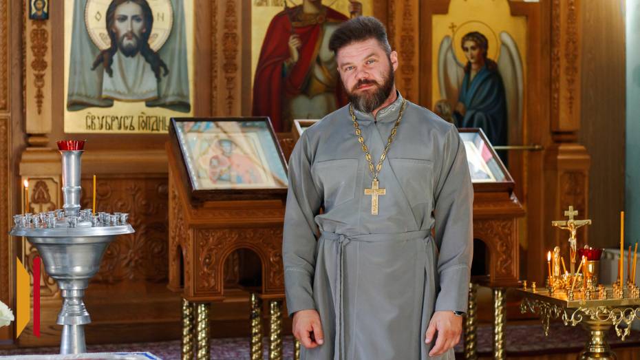 Слово, доступное каждому: как воронежский священник проводит богослужения для слабослышащих