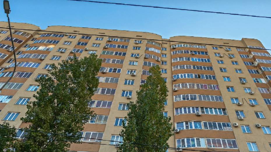 Женщина упала с 15-этажного дома на Ленинском проспекте в Воронеже