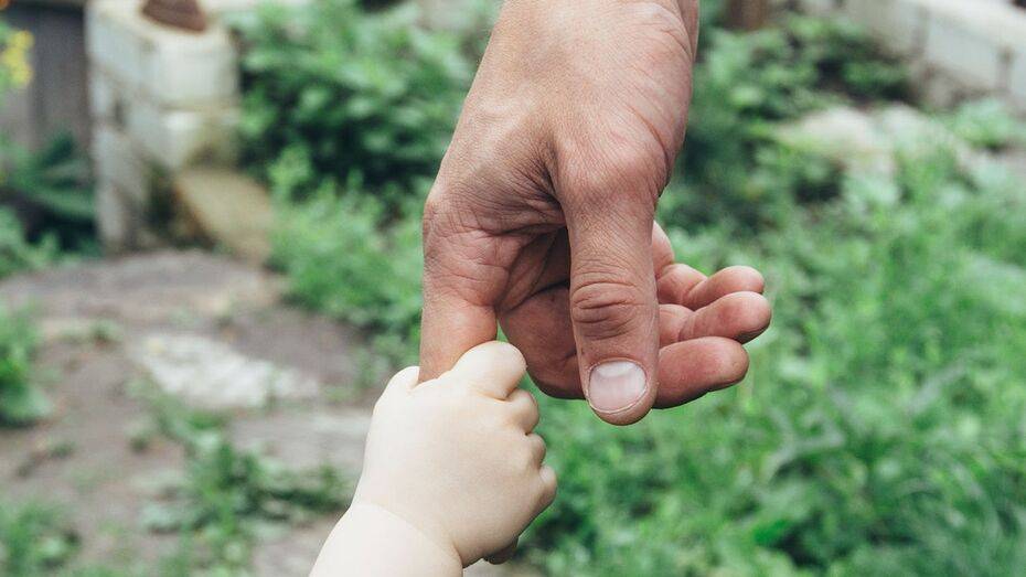 Губернатор Александр Гусев впервые поздравил воронежцев с Днем отца