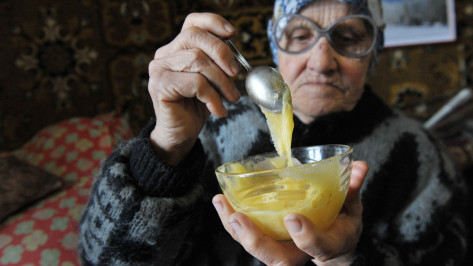 Одиноким пенсионерам в Воронежской области помогут продуктами и бытовой химией