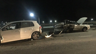 В Воронеже на мосту столкнулись Volkswagen  и Audi: пострадали 4 человека