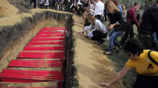 В Каменке перезахоронили останки безымянных строителей «дороги на крови»