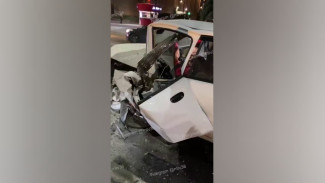 Жуткое ДТП в центре Воронежа, в котором пострадали 2 человека, сняли на видео