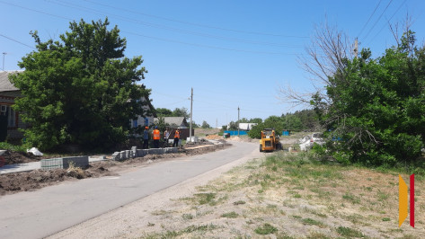 В Репьевке завершат строительство тротуара на улице Советской