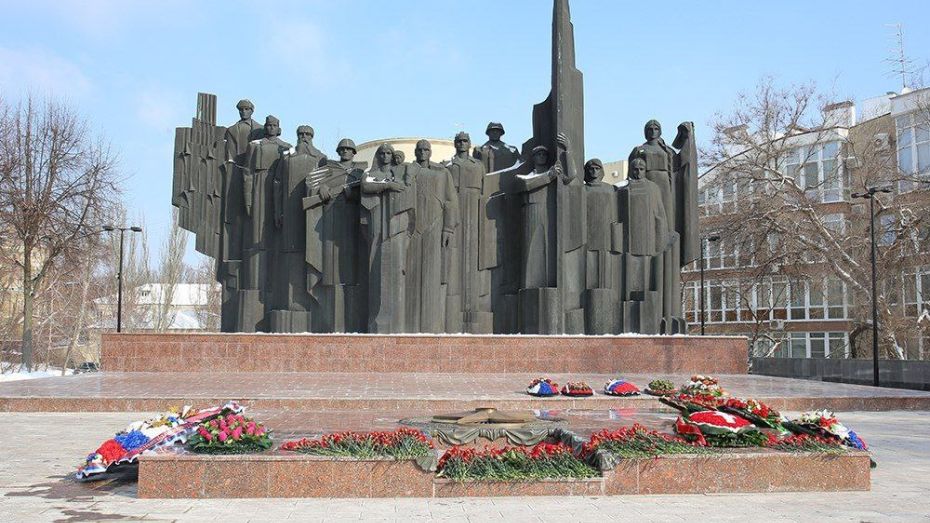 Александр Гусев поздравил воронежцев с Днем защитника Отечества