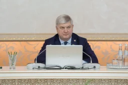 Губернатор Александр Гусев: не делим военных на воронежских и «неворонежских»