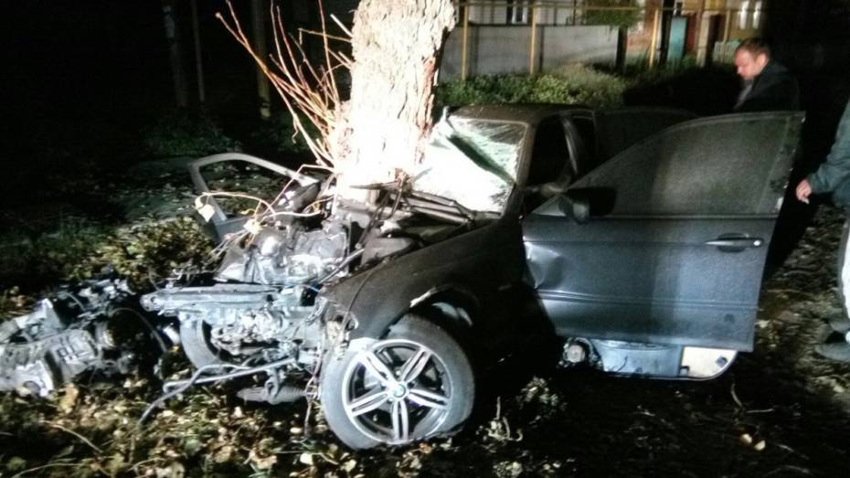 Под Воронежем BMW врезалась в дерево: погиб водитель