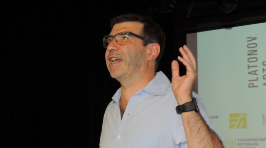 Евгений Гришковец: «Я бы не хотел, чтобы человек между делом, где-нибудь на пляже в Турции, меня читал» 