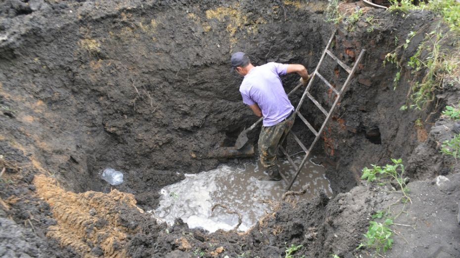 В Калаче порыв трубы оставил без воды жителей 24 домов
