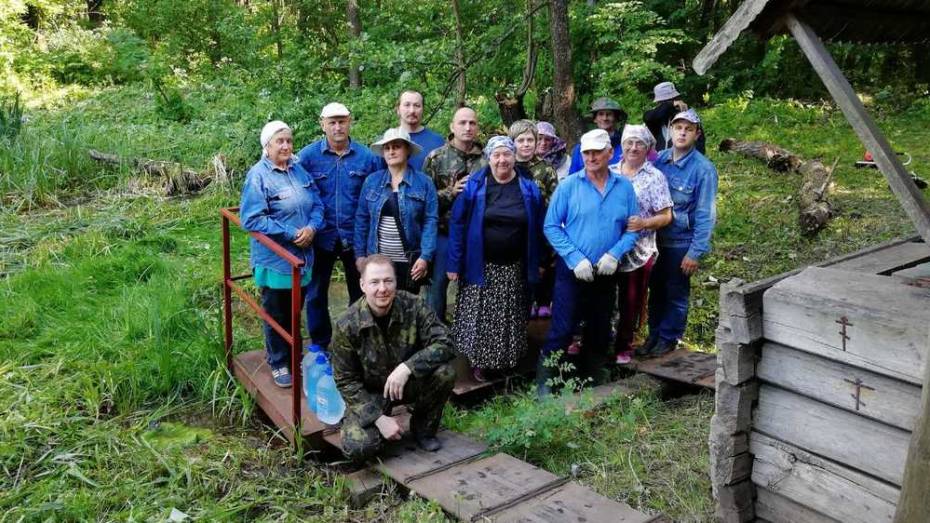 В Павловском районе активисты благоустроили 300-летний источник