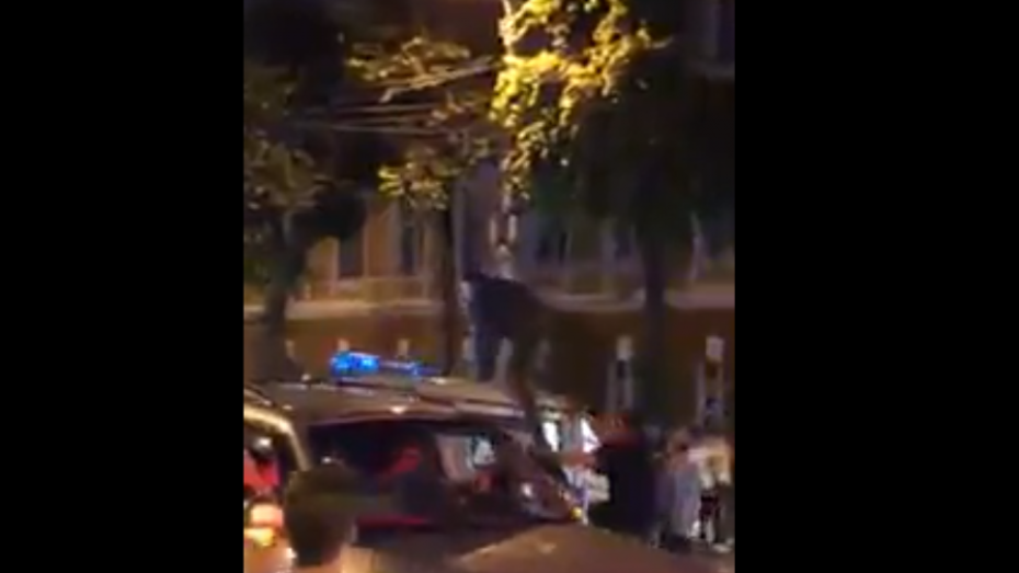 Избиение футбольных фанатов полицейскими в Воронеже попало на видео 