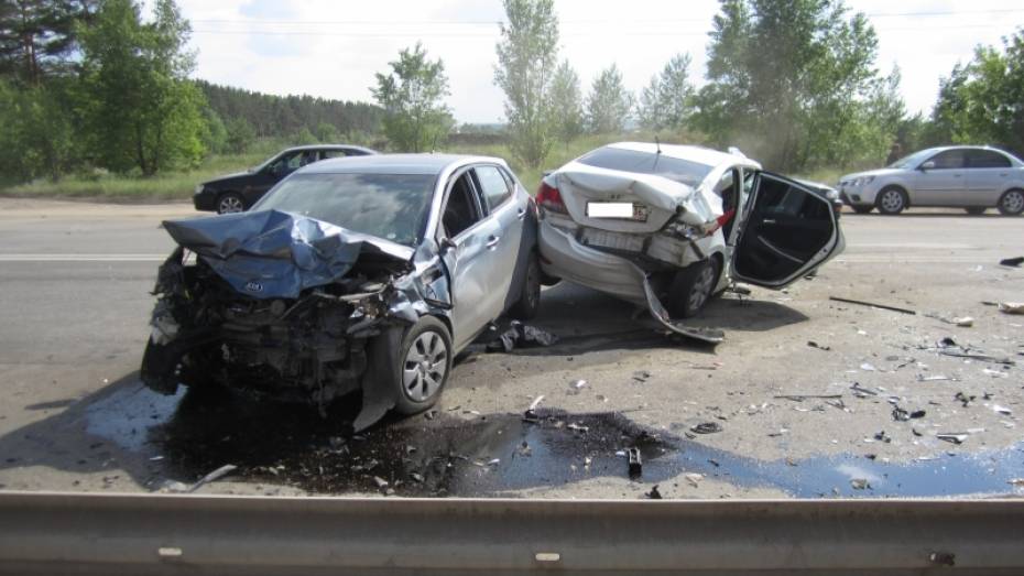 В Советском районе Воронежа разбились Kia и Hyundai: четыре человека пострадали