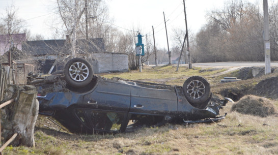 В Воронежской области перевернулся Ford Scorpio: пострадали водитель и пассажир
