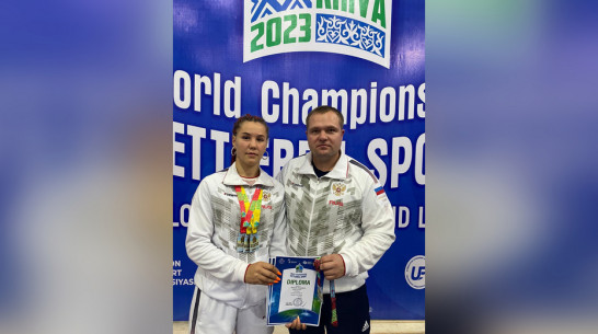 Бобровские гиревики завоевали 2 «золота» на чемпионате и первенстве мира