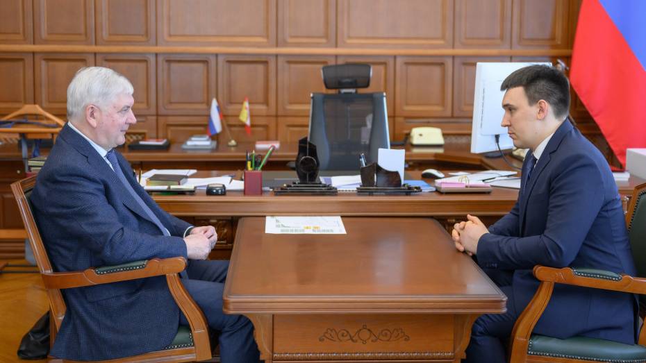 Александр Гусев предложил хирургу-онкологу Руслану Мошурову продолжить развитие Воронежского онкоцентра