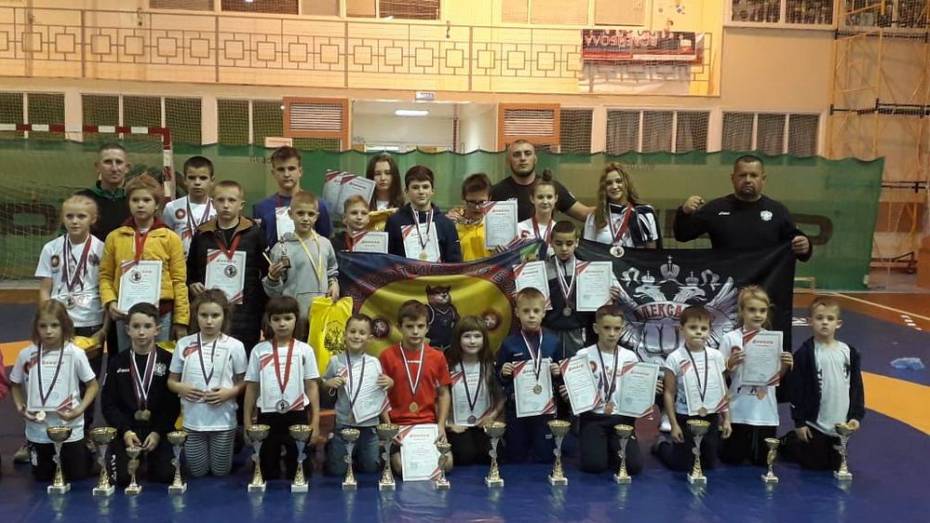 Лискинские борцы завоевали 12 золотых медалей на открытом турнире Московской области
