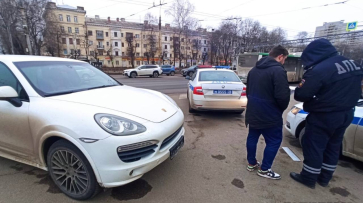 Porsche Cayenne с 294 нарушениями и подложными номерами остановили в Воронеже