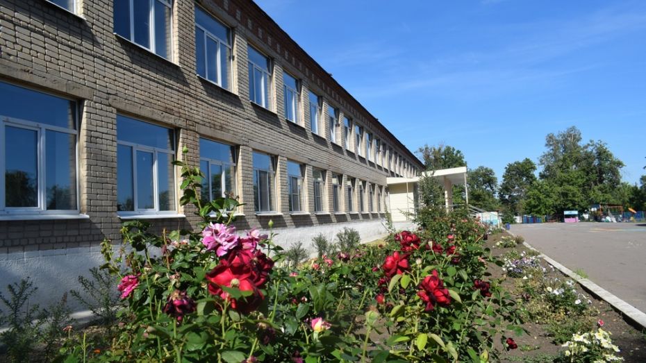 Коронавирусом заболели 4 педагога сельской школы Воронежской области