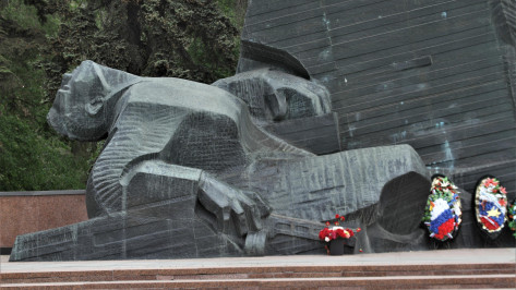 В Воронеже 24 мая запретят парковку в районе памятника Славы