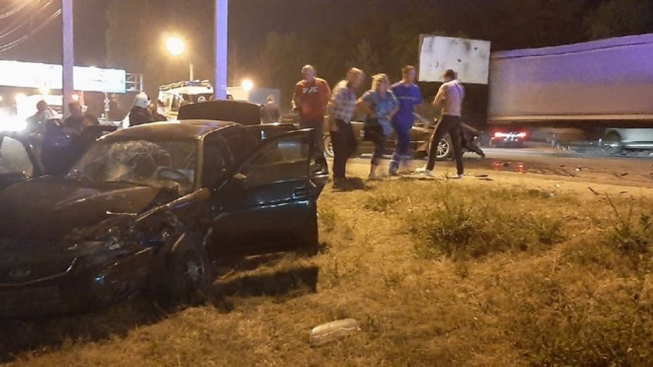 Водитель BMW сбежал с места ДТП с 2 пострадавшими на окраине Воронежа