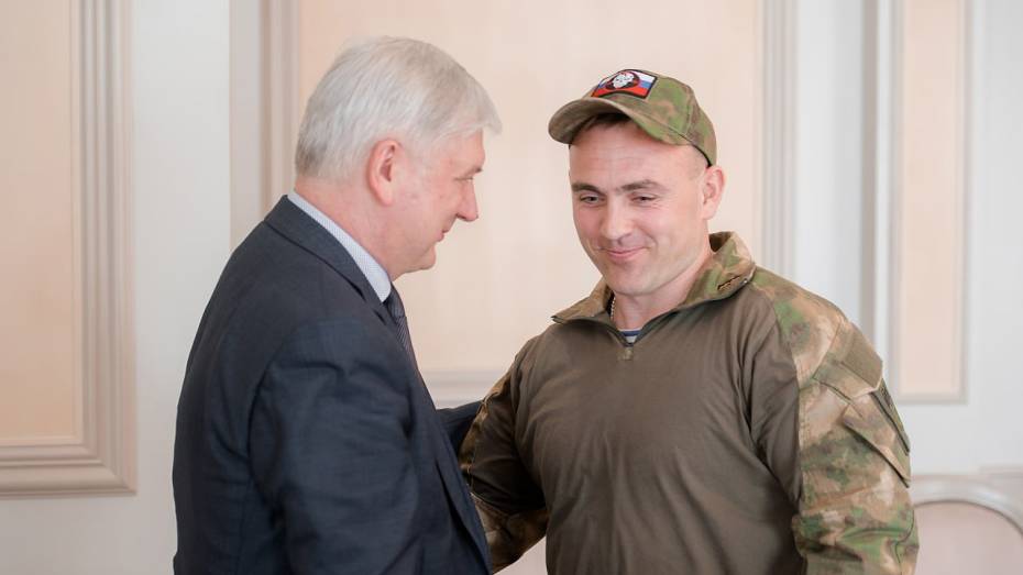 Губернатор Александр Гусев встретился с мобилизованным воронежцем Сергеем Федорковым