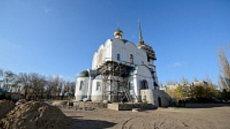 Губернатор Алексей Гордеев оценил реконструкцию храма Сергия Радонежского в Воронеже