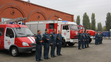 Воронежские спасатели почтили память погибших в Москве пожарных