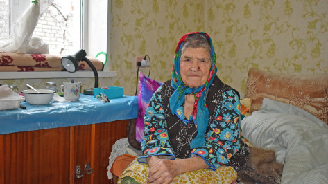 «Вот связала носки для ребят». Жительница Воронежской области на свой 101-й день рождения сделала подарок участникам СВО
