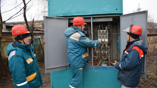 В нижнедевицком поселке Курбатово смонтировали новую ЛЭП