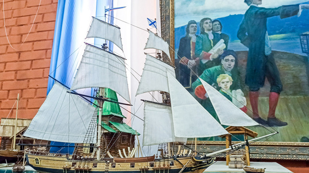 Лискинскому историко-краеведческому музею подарили копию корабельной верфи начала XVIII века