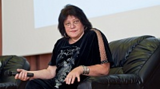 В Воронеже писательница Татьяна Толстая рассказала, почему не читает книг