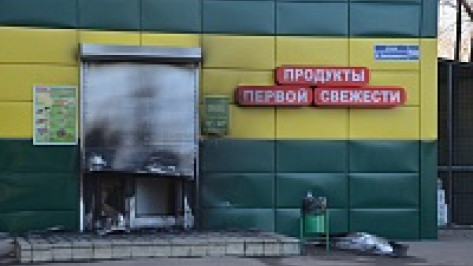 В Воронеже в Отрожке неизвестные подожгли магазин