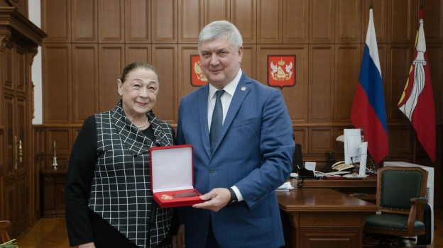 Ансамбль «Воронежские девчата» получит новый автобус от губернатора Александра Гусева