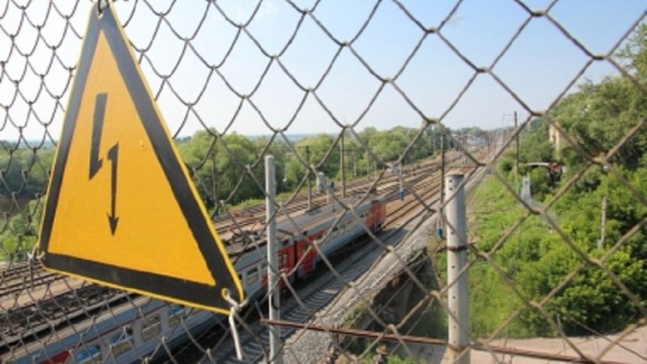 Воронежец погиб от удара током на железнодорожном мосту в Отрожке