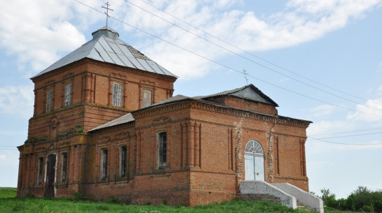 В Репьевском районе казаки взялись за восстановление храма 