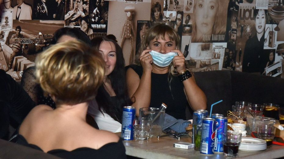 Ковидные нарушения на 25 тыс рублей нашли в популярном воронежском баре