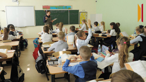 Воронежская городская дума утвердила повышение окладов педагогов и работников детсадов и школ