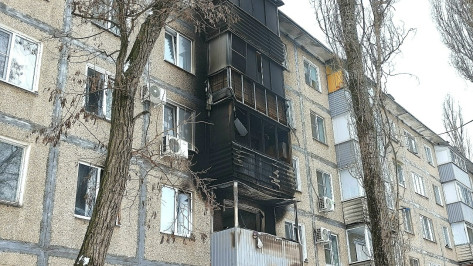 Появились фотографии с места пожара на улице Краснозвездной в Воронеже