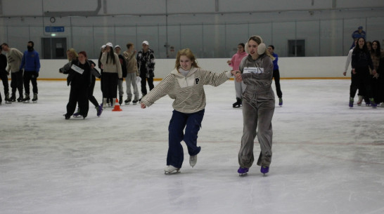 Борисоглебцев пригласили поучаствовать в конкурсно-развлекательной программе на катке